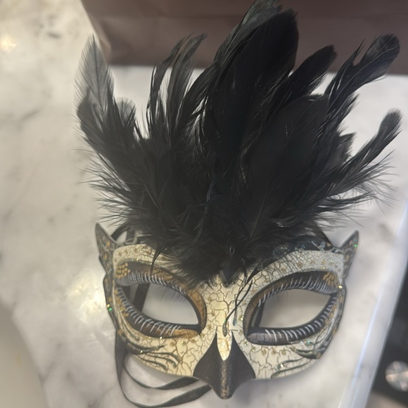 Venetian mask from Z Gallery for Halloween or a costume party. - Picture 2 of 6